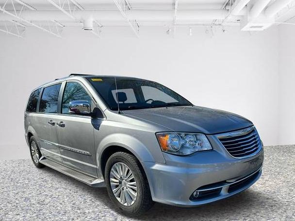 CHRYSLER TOWN AND COUNTRY 2016 2C4RC1JG0GR232579 image